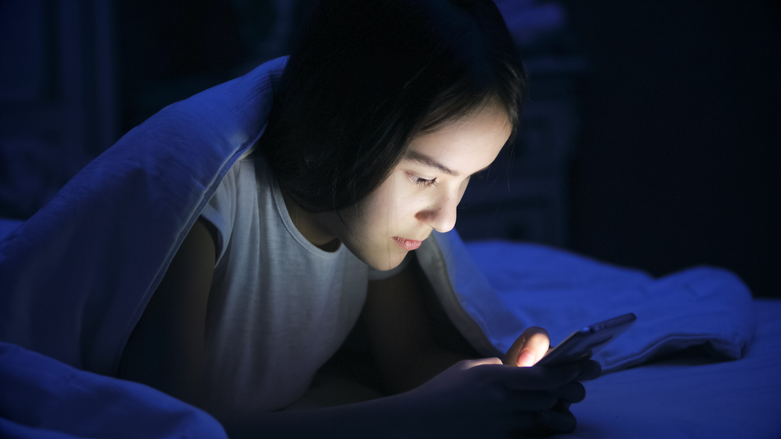 Internet Addiction in Teens – Know the Warning Signs